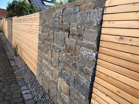 Scheuermann-Naturstein-Showroom-Mauern-Schicht-System-09